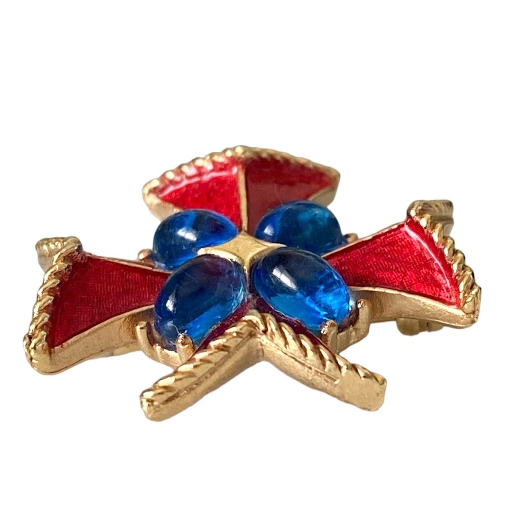 Trifari • Maltese Cross Brooch Sapphire Gripoix Cabochon Red Enamel Gold Tone - Picture 3 of 7